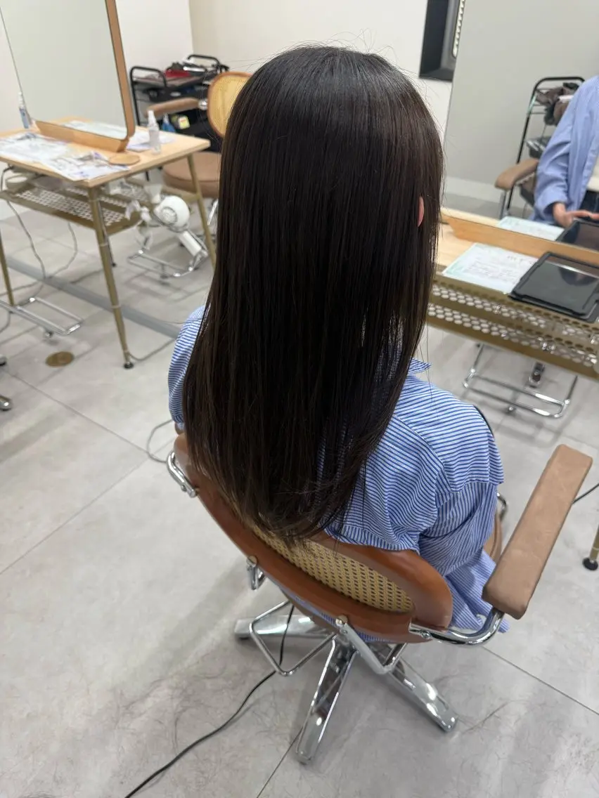 ロング カラー 黒髪 ブラウンカラー ダークブラウン カット ヘアカラー トリートメント 古藤 朔のヘアスタイル