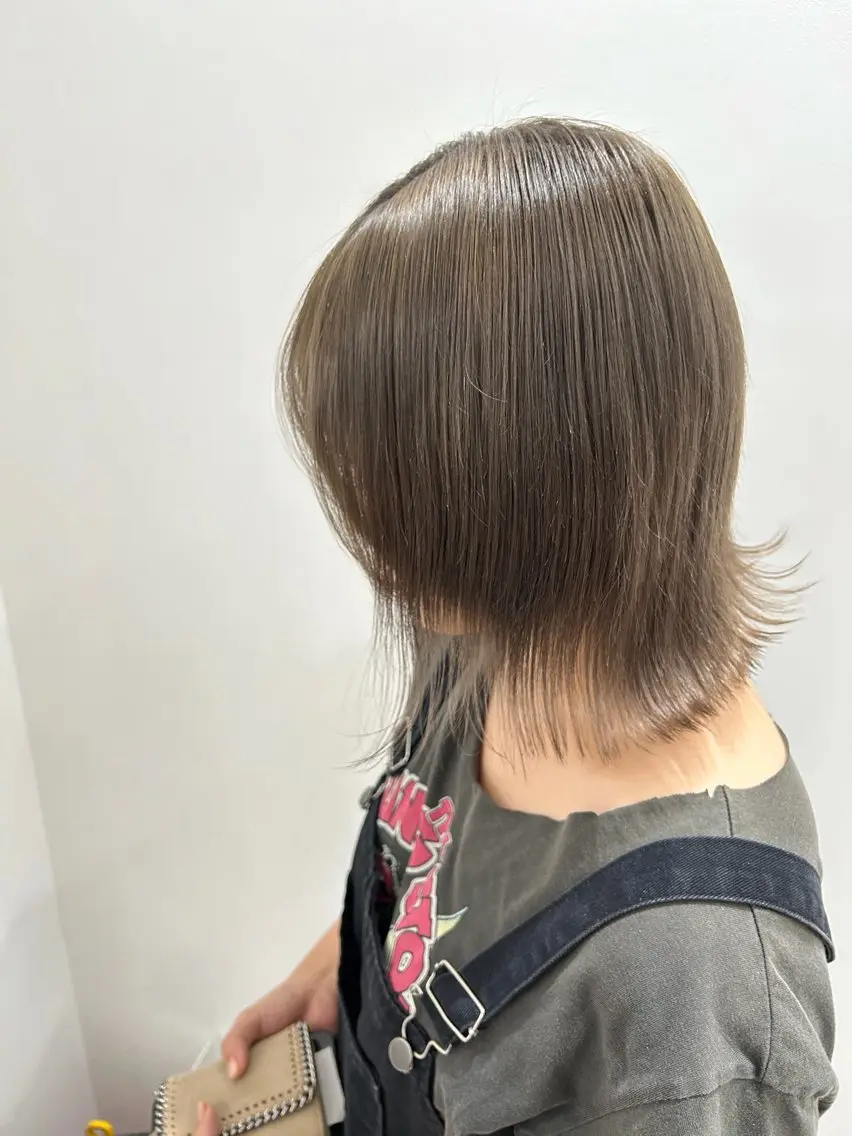 ミディアム カラー グレージュ ボブ 外ハネヘア カット ヘアカラー トリートメント 片山 仁のヘアスタイル
