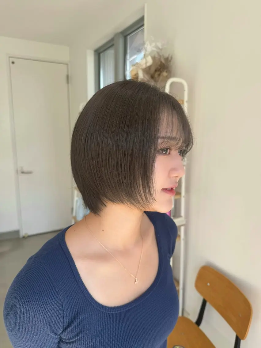 ショート カラー グレージュ 堀越 美羽のヘアスタイル