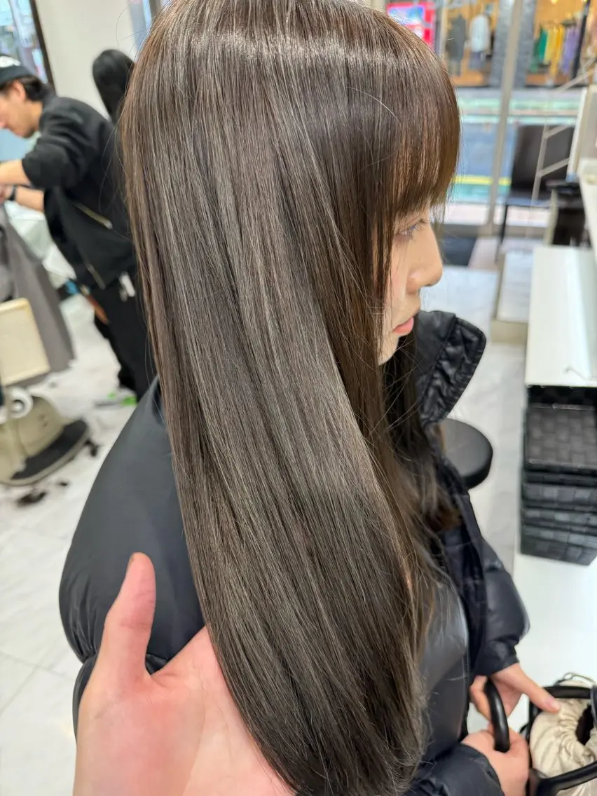 ロング カラー ヘアアレンジ 切りっぱなしボブ アッシュ アッシュブラウン ブリーチ ブラウンカラー 目黒 碧人のヘアスタイル