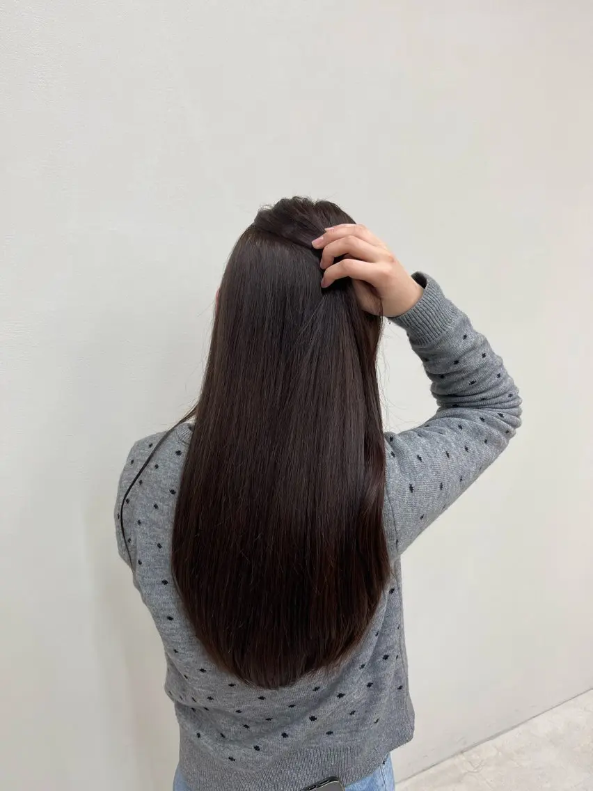 ロング yumeno /暖色カラーのヘアスタイル