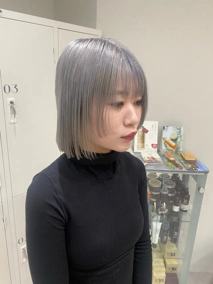 ミディアム カラー ヘアアレンジ ブリーチ ハイトーンカラー シルバー ボブ ヘアカラー ボブ /ニュアンス/ satomi🧸💖のヘアスタイル