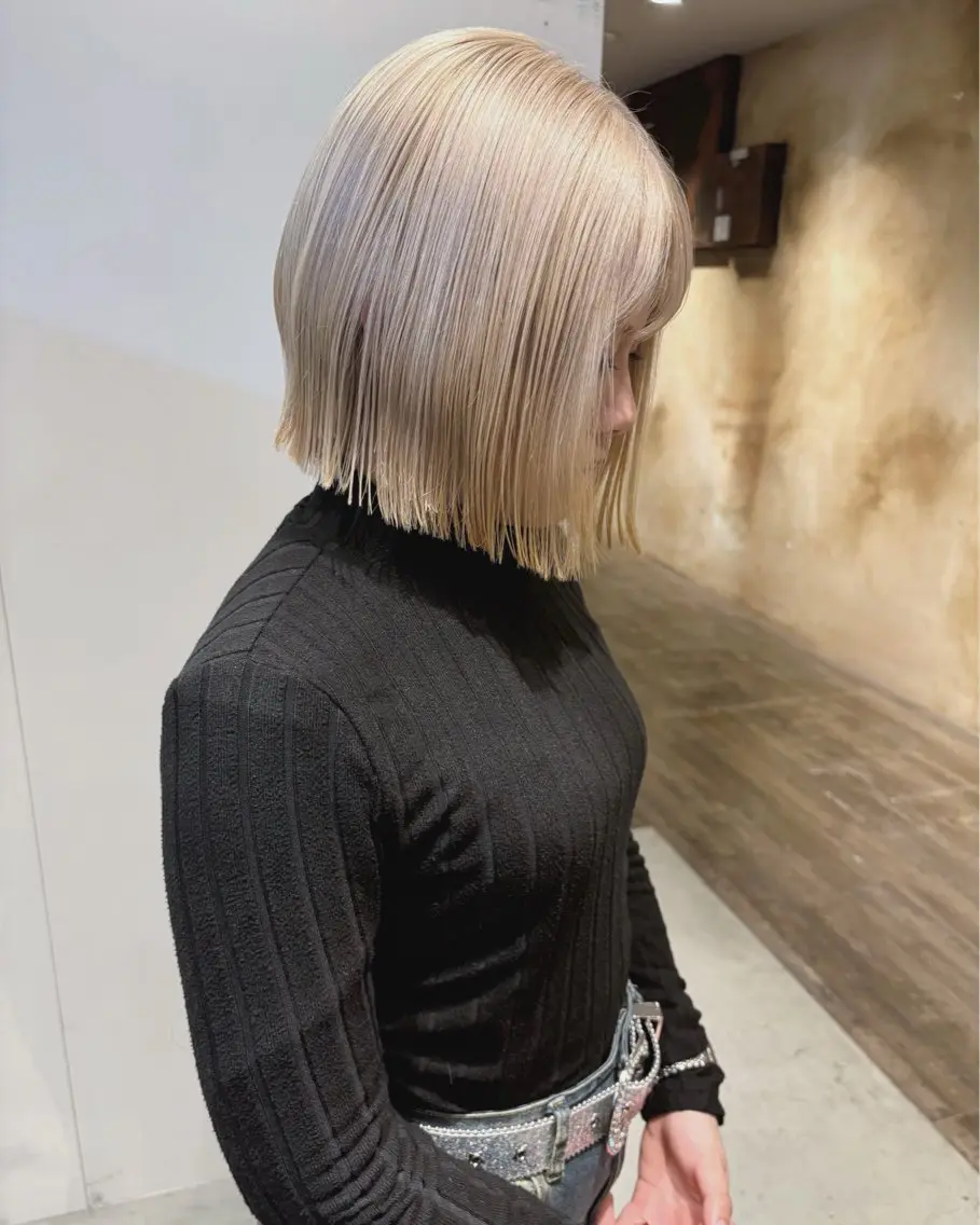 ミディアム カラー ブリーチ ブロンド ホワイトブロンド ヘアカラー lot Kanau ハイトーン／デザインのヘアスタイル