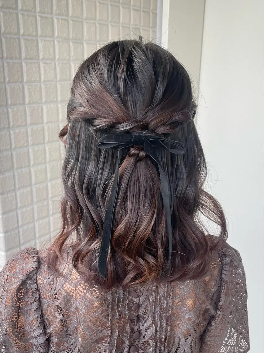 セミロング ヘアアレンジ ヘアセット うる艶カラー 顔周りカット♡ikuのヘアスタイル