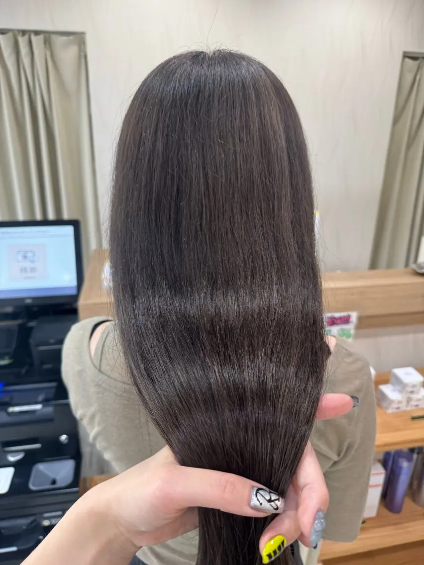 ロング カラー 透明感カラー シルバー カット ヘアカラー 藤田 紋芽 Jr.stylistのヘアスタイル
