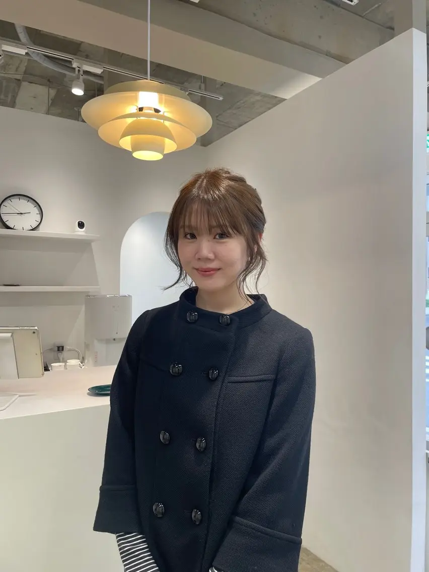 ミディアム カラー 透明感カラー オリーブグレー カット ヘアカラー トリートメント H I ＮＡのヘアスタイル