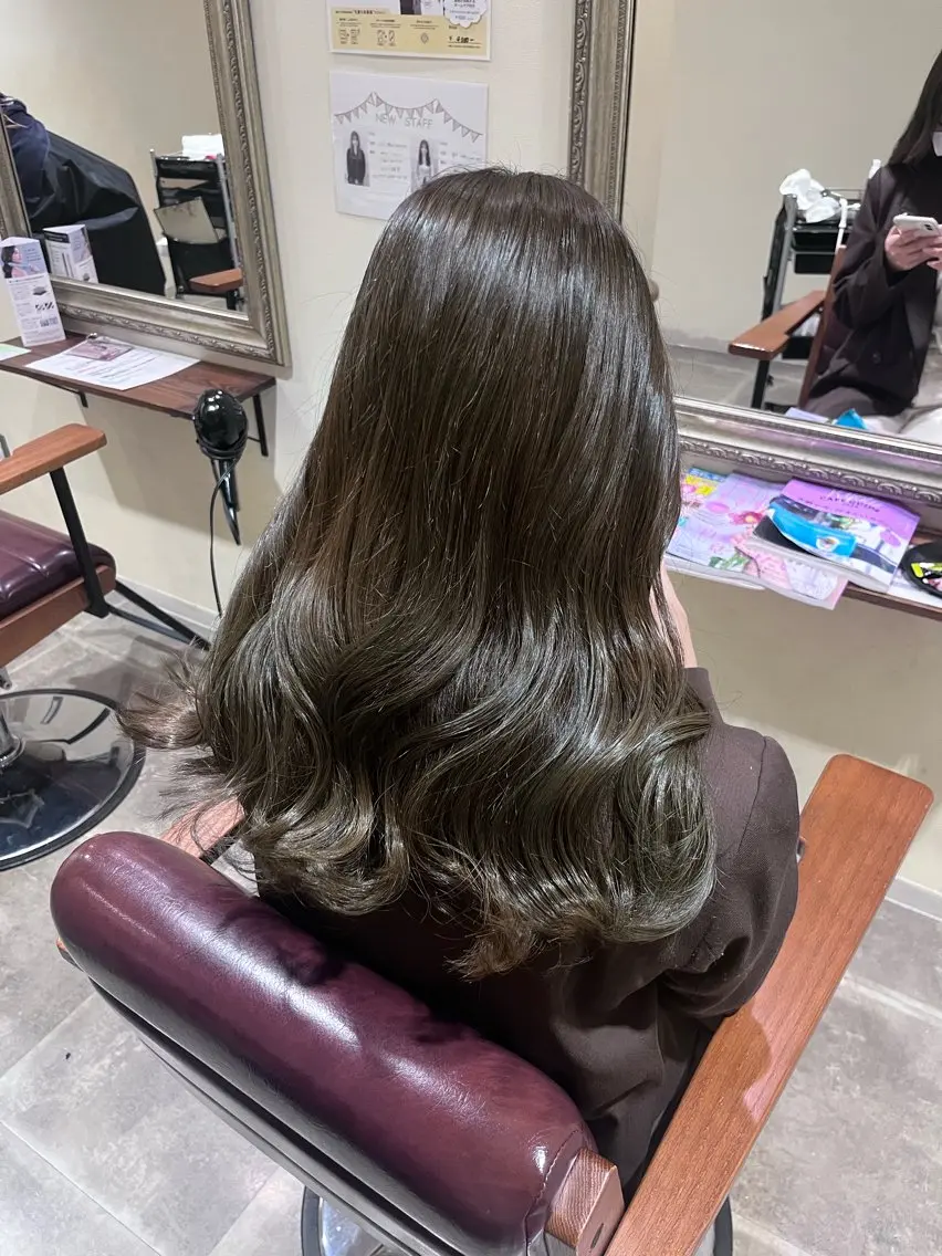 ロング カラー グレージュ オリーブグレージュ オリーブグレー 岡本 かのんのヘアスタイル