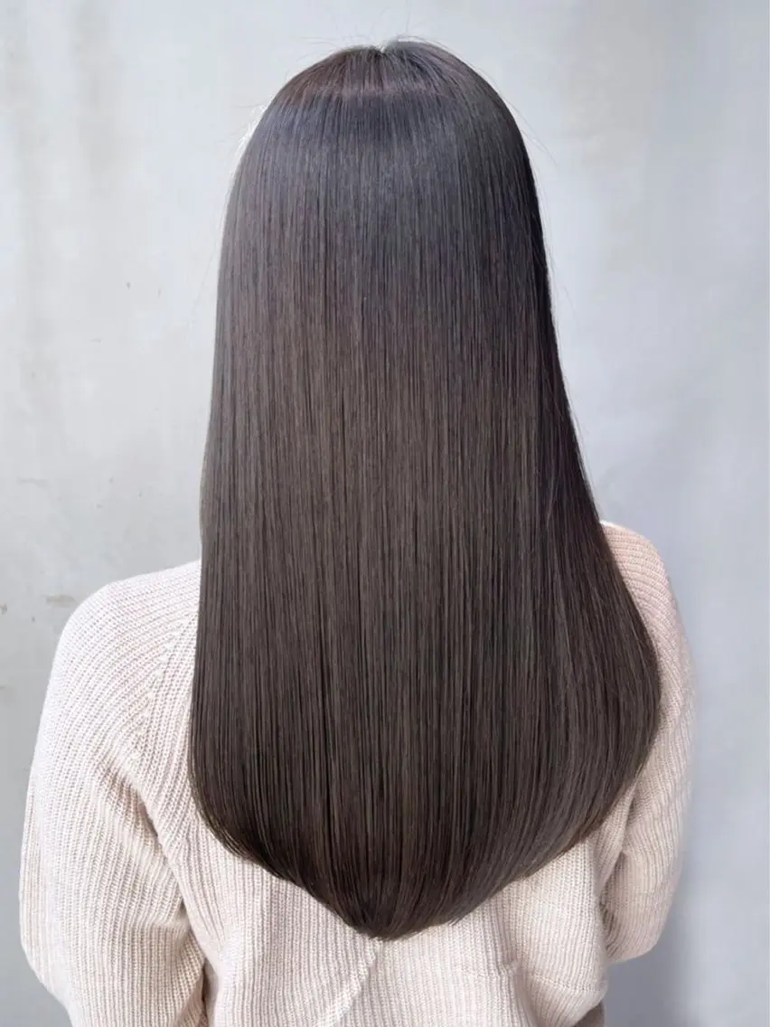 【髪質改善ストレート＋カット＋Tr💫】広がりを抑えて艶髪へ🌸朝のセットも楽に✨の写真