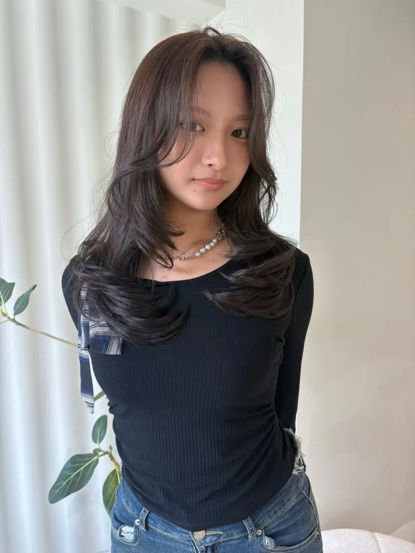 ロング カラー ベージュカラー オリーブベージュ 顔周りカット レイヤーカット カット ヘアカラー 海外レイヤー /NAGISAのヘアスタイル