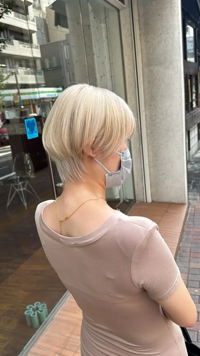 ショート カラー ベージュカラー ブロンド ホワイトベージュ ヘアカラー トリートメント tet 店長 RIKITOのヘアスタイル