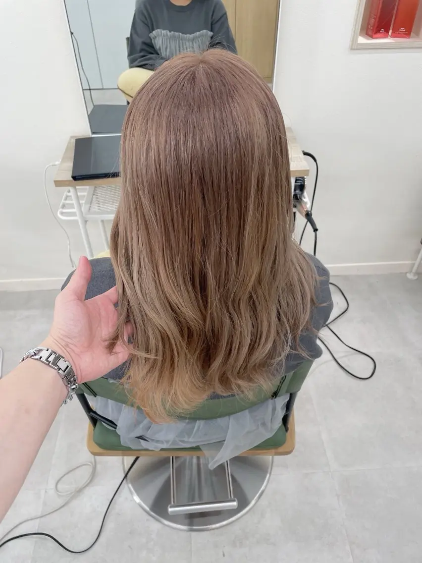 ロング カラー ヘアカラー NaVIユウジ 透明感カラーのヘアスタイル