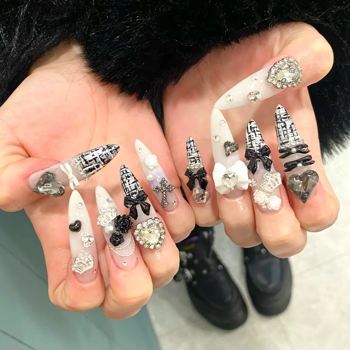 ネイル キラキラネイル ロングネイル スーパーロングネイル 🎀FLORANZ 🎀MIKAのネイルデザイン