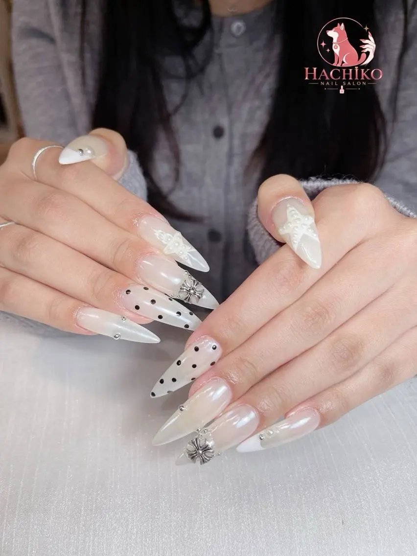 ネイル チークネイル クリアネイル ガーリー キラキラネイル 韓国ネイル ハンドネイル Hachiko Nail Salonのネイルデザイン
