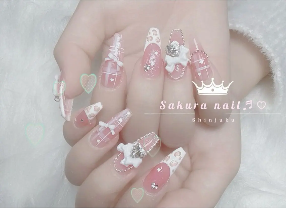 ネイル オーロラネイル クリアネイル フレンチネイル ジェルネイル ガーリー ハンドネイル Sakura Nail Salonのネイルデザイン