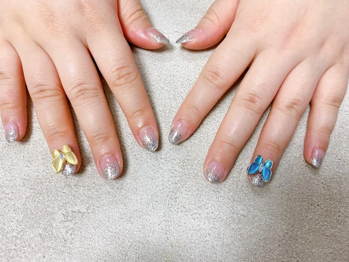 ネイル ラメ(グリッター) ラメグラデーション シルバー mogunail &blowのネイルデザイン