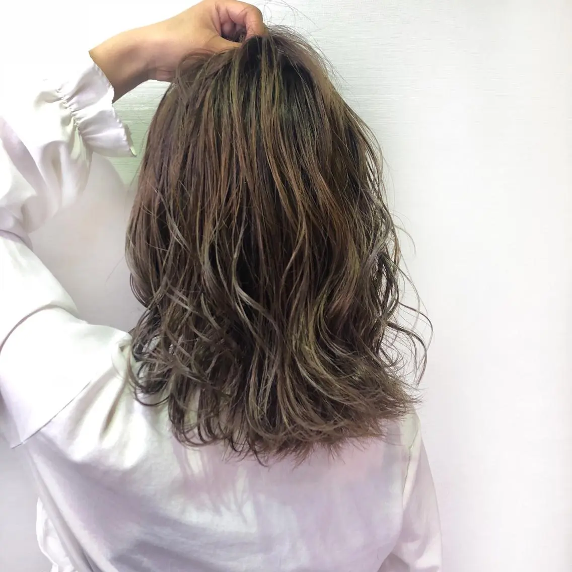 ミディアム カラー イルミナカラー 小顔レイヤー/ ベージュ🤍Rieのヘアスタイル