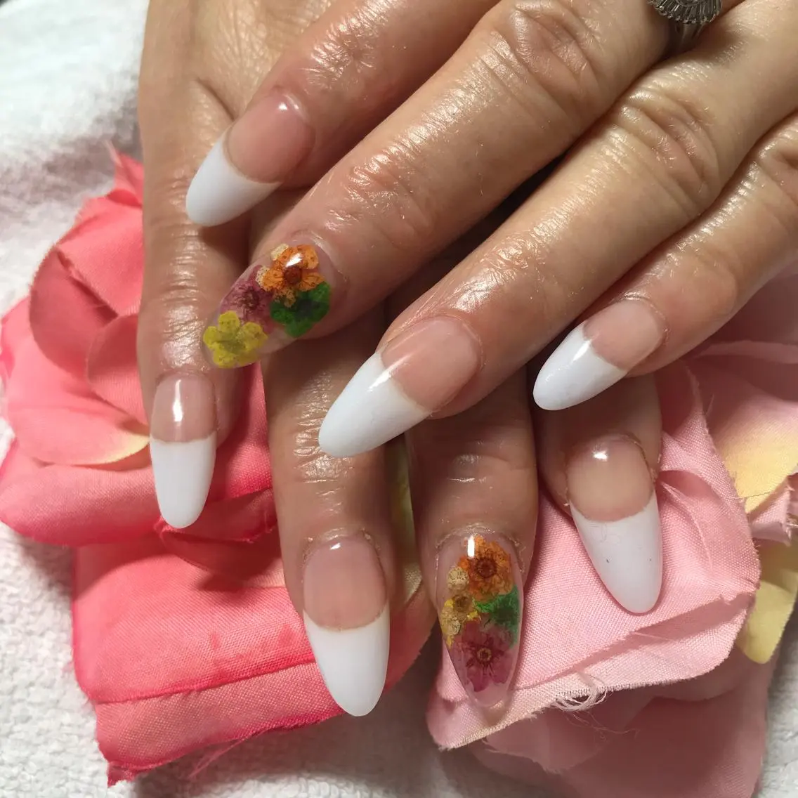 ミディアム ネイル フレンチネイル ハンドネイル 《LB》ラブリエ Nail&eyeのマツエク・マツパデザイン