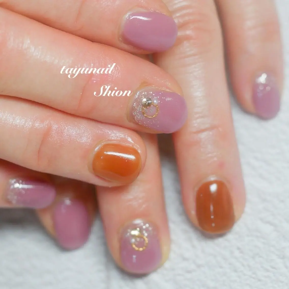 ネイル ブルー ジェルネイル パラジェル ピンク ショートネイル ネイルサロン 【たゆnail】のネイルデザイン