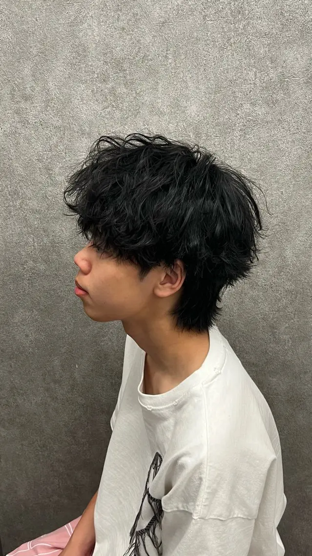 ミディアム カラー メンズ 波巻きパーマ メンズウルフカット くびれヘア ウルフカット カット ヘアカラー メンズウルフ特化🐺 🔥長山耕大🔥のヘアスタイル