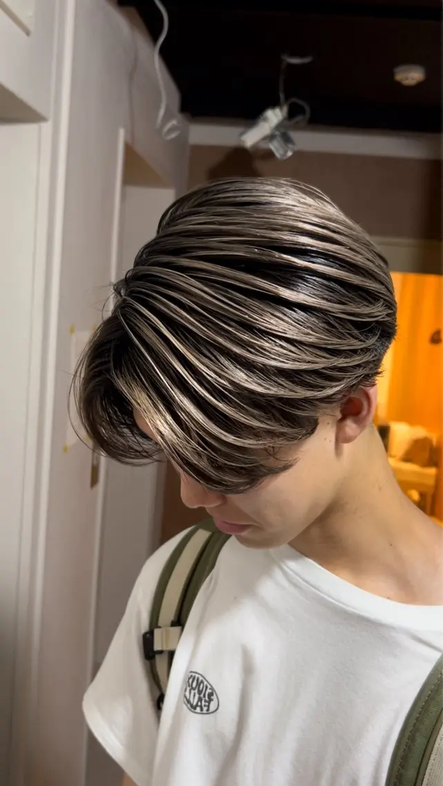 ミディアム カラー メンズ メンズバレイヤージュ 🔥メンズカット🔥のヘアスタイル