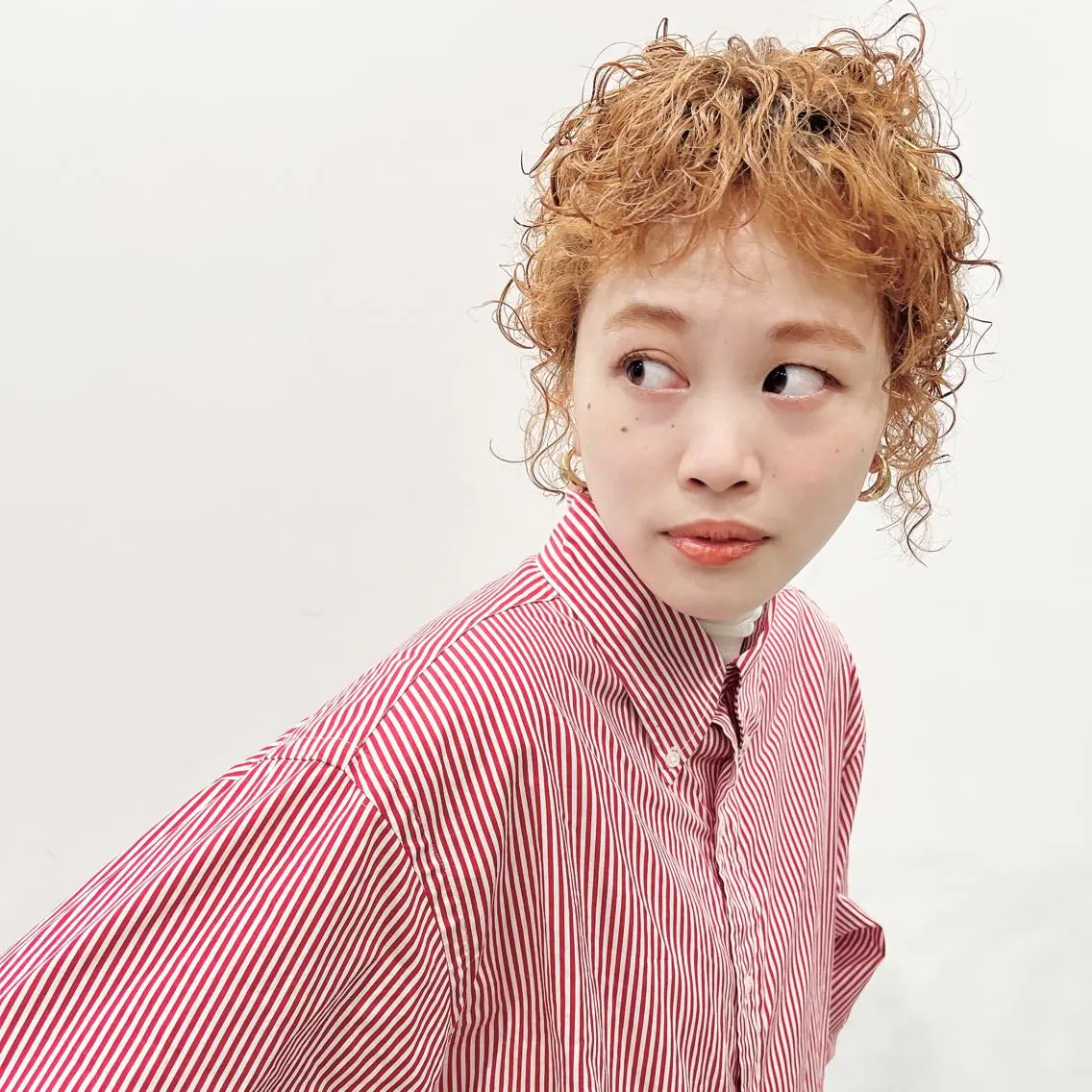ミディアム カラー パーマ ヘアアレンジ ミディアムパーマ くせ毛 アラキチヒロ THE REMMYのヘアスタイル