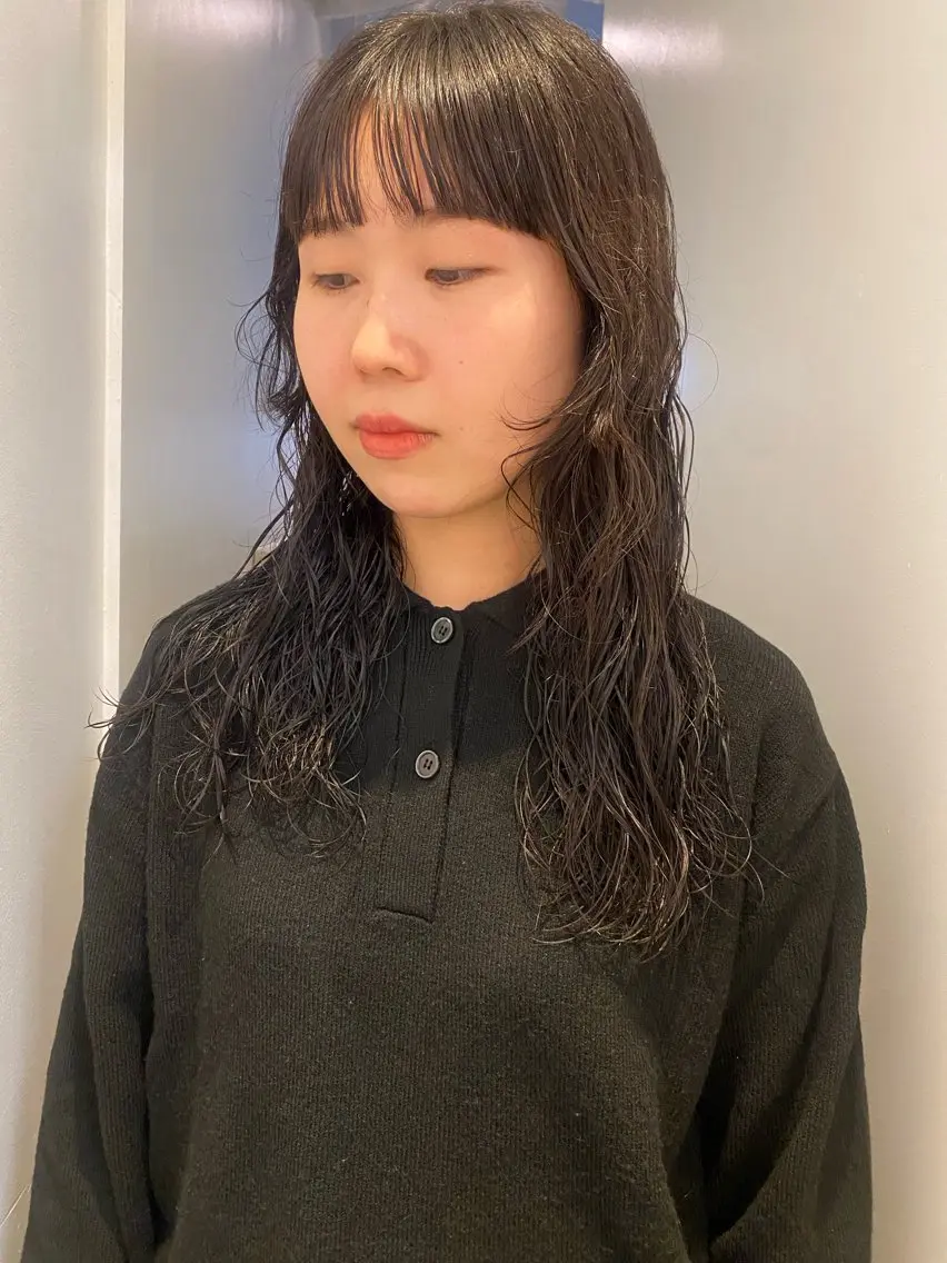 ミディアム カラー パーマ オリーブグレー 永田 愛莉のヘアスタイル