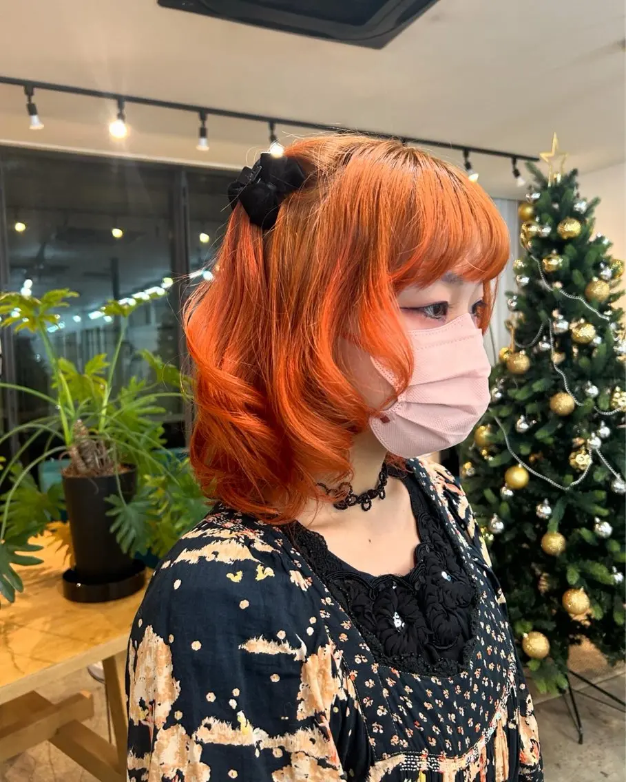 ショート ヘアカラー Hiyo 外国人風くせ毛パーマのヘアスタイル