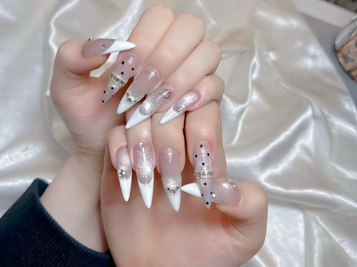 ネイル オーロラネイル チークネイル 桜ネイル クリアネイル ドット ハンドネイル Rin Nail 新大久保店のネイルデザイン