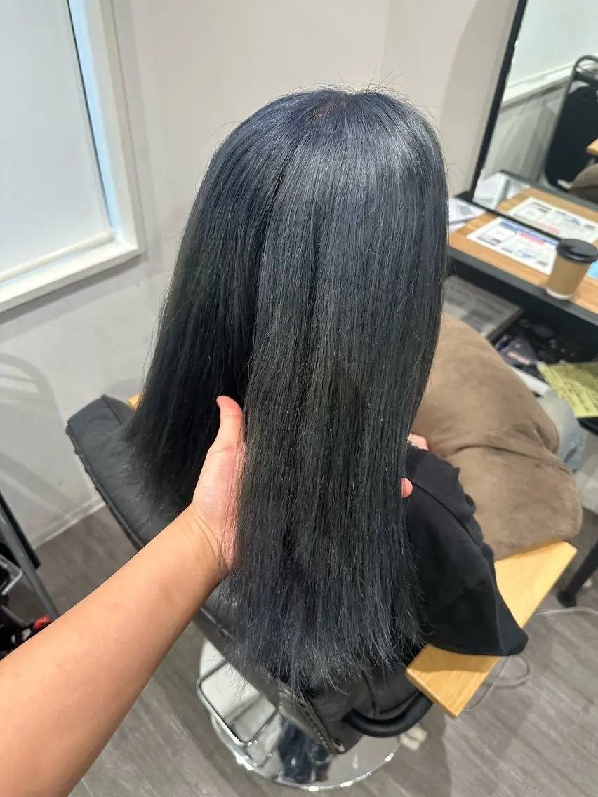 セミロング カラー ブルーカラー ブルーグレー 艶髪レイヤー上田 紗也🇰🇷💗のヘアスタイル