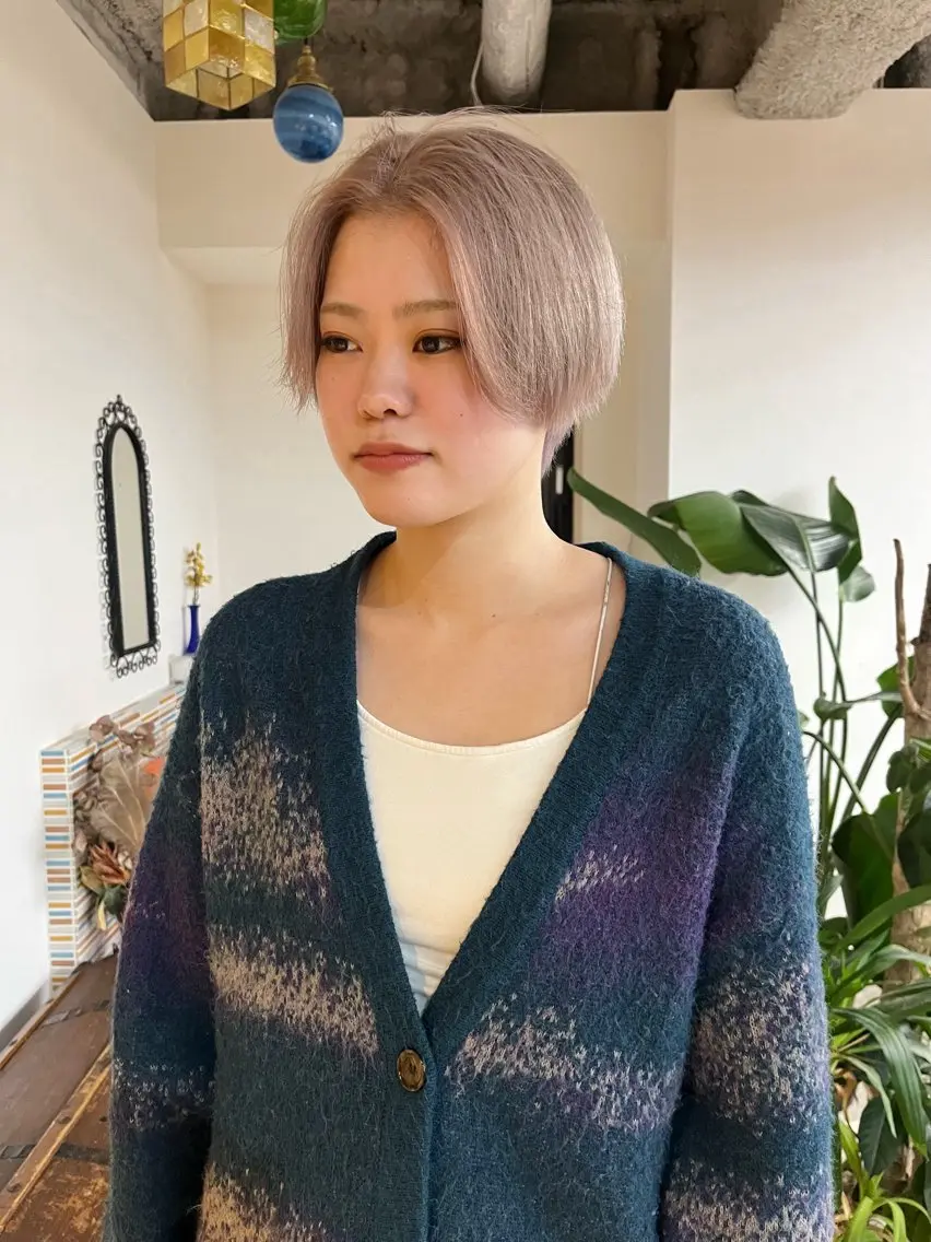 ショート カラー ベージュカラー ブリーチ ホワイトベージュ カット ヘアカラー トリートメント 🩷ハイトーン透明感 レイヤー🩷ユリカのヘアスタイル