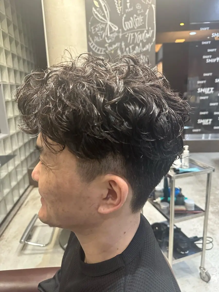 ショート パーマ メンズ メンズパーマ シャドーパーマ 岩永 大夢のヘアスタイル