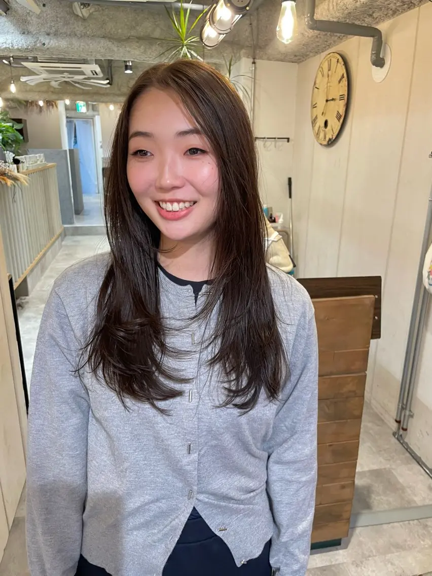 ロング レイヤーカット 透明感カラー 🦋AYAのヘアスタイル