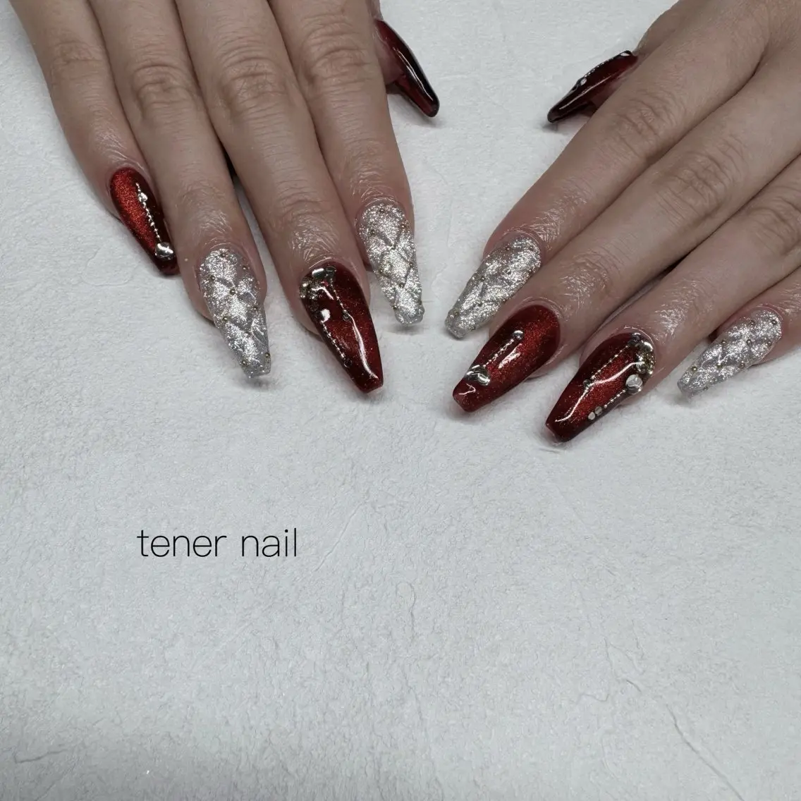 ネイル マグネットネイル 赤色 スカルプネイル ハンドネイル テネルネイル tener nailのネイルデザイン
