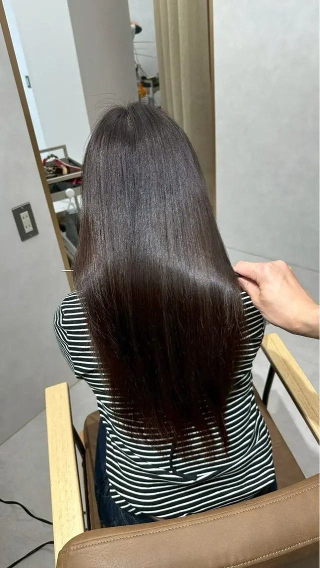 ロング SLASHスラッシュ 伊藤眞代のヘアスタイル