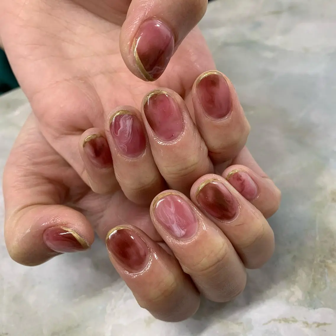 ネイル アイブロウ 持ち込み ニュアンスネイル new me"のネイルデザイン