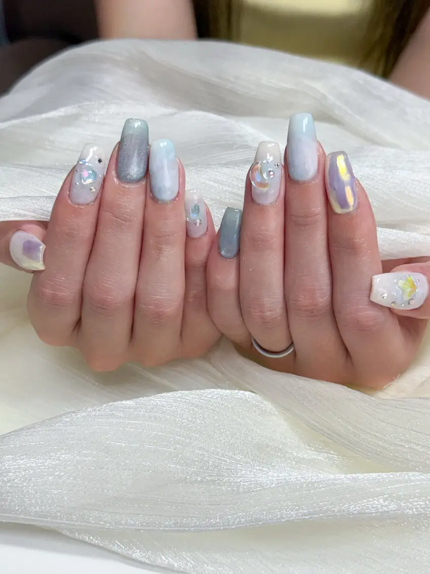 ネイル ブルー キラキラネイル ぷっくりネイル 黄色 ハンドネイル nail salon minthのネイルデザイン