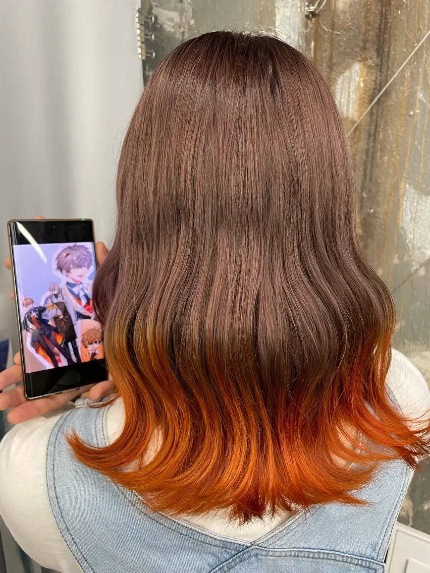 セミロング カラー ヘアカラー インナーカラー 推し ブリーチ  髪質改善のヘアスタイル