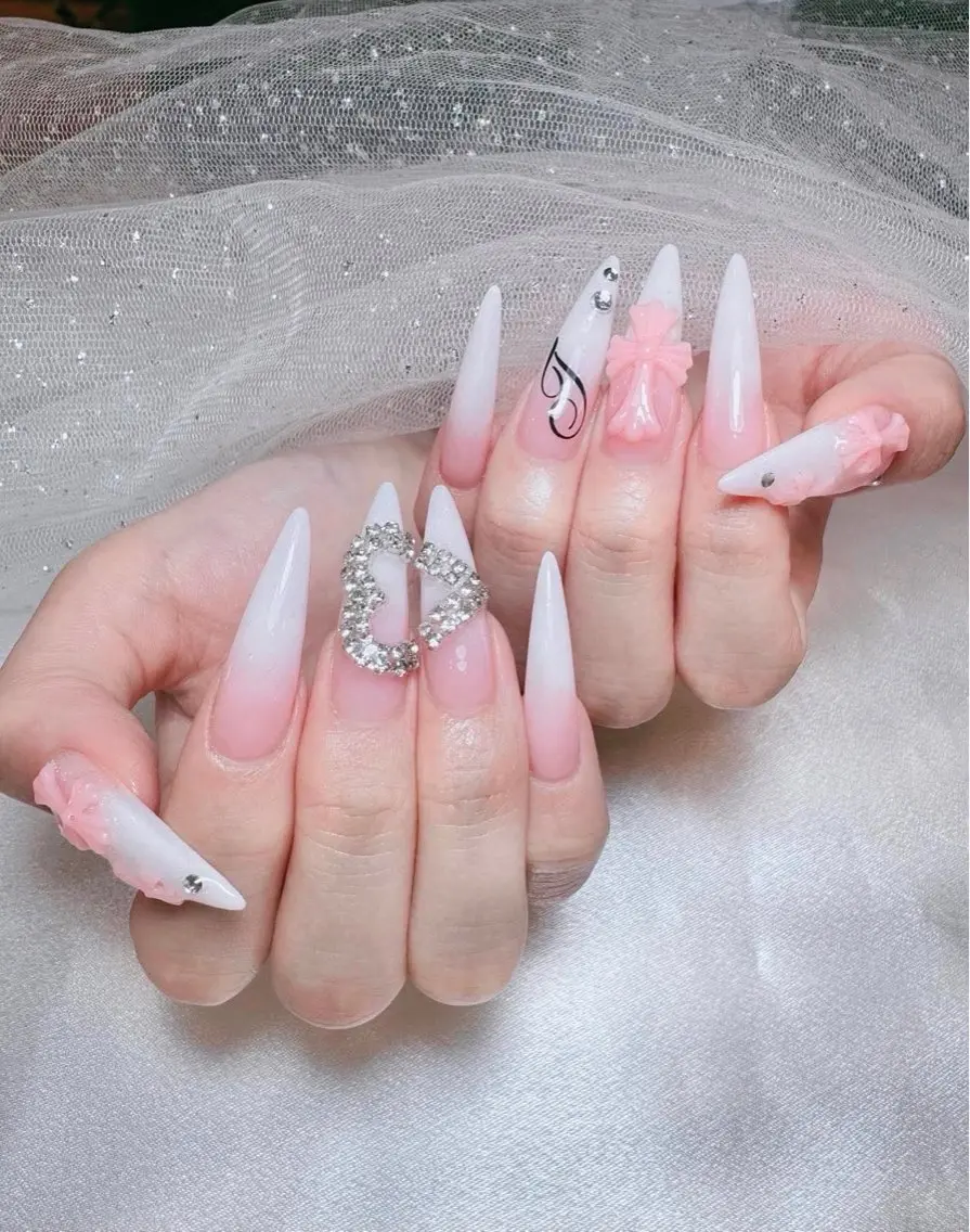 ネイル アートネイル ジェルネイル 韓国ネイル ニュアンスネイル ワンカラーネイル ハンドネイル Queen Nail Salonのネイルデザイン