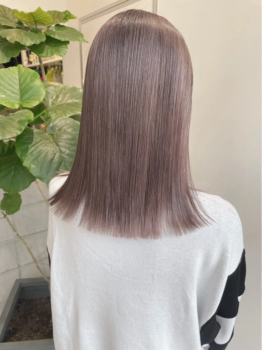 ミディアム カラー グレージュ ヘアカラー トリートメント 髙木千惺/ブリーチ/ 透明感カラーのヘアスタイル