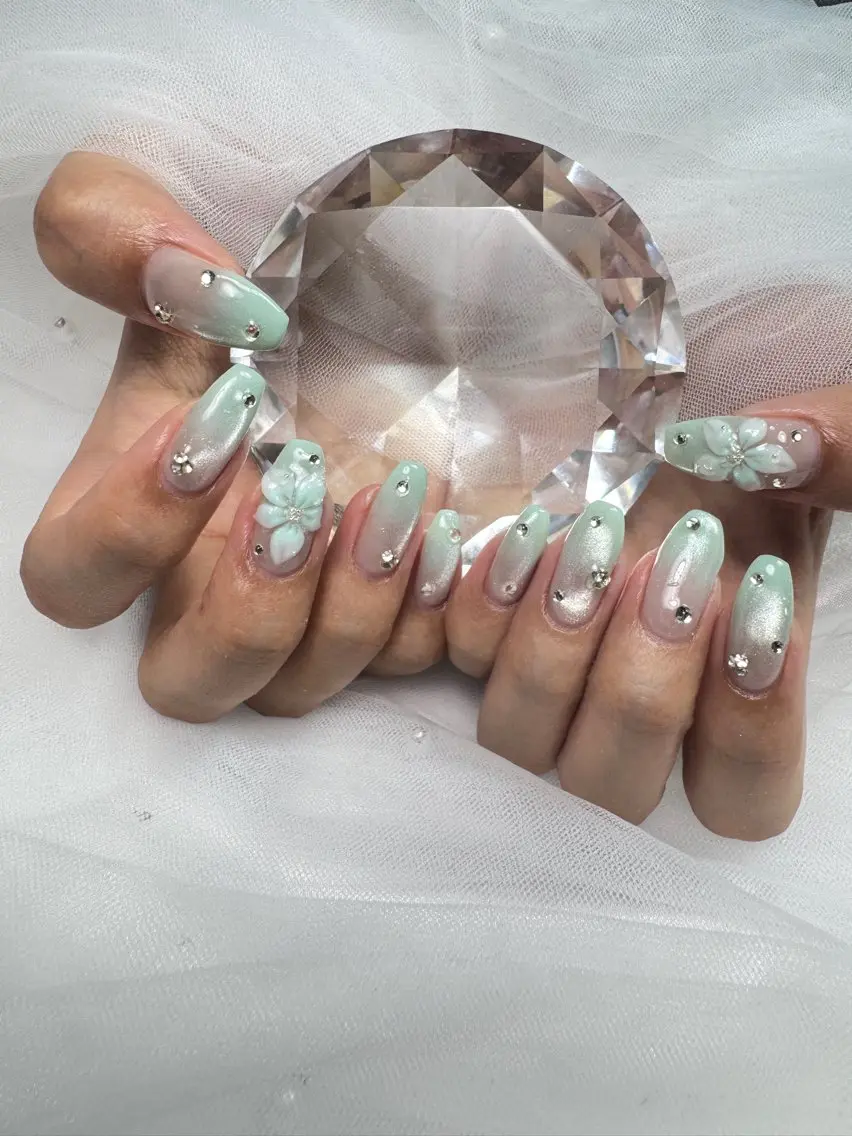 ネイル アートネイル チークネイル フットネイル フレンチネイル マグネットネイル ハンドネイル Queeens nailのネイルデザイン