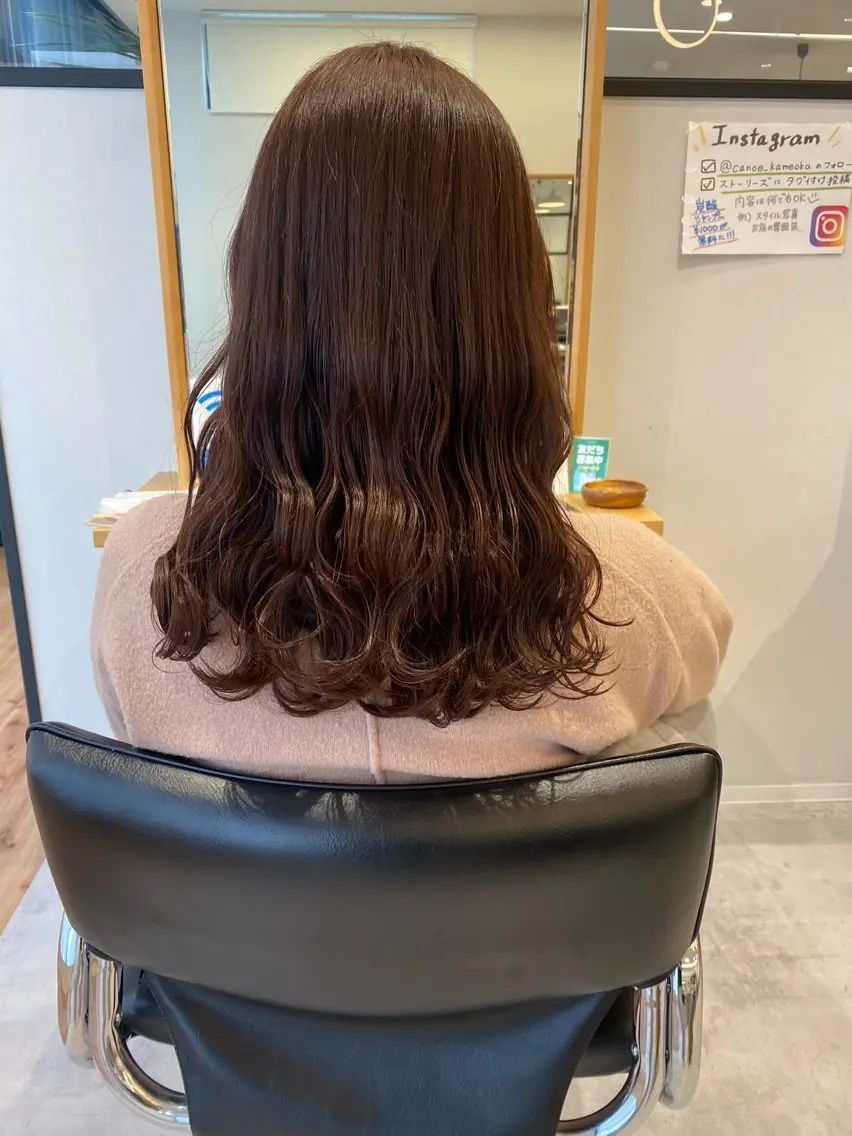 ロング カット ヘアカラー トリートメント 伊津 綾理彩のヘアスタイル