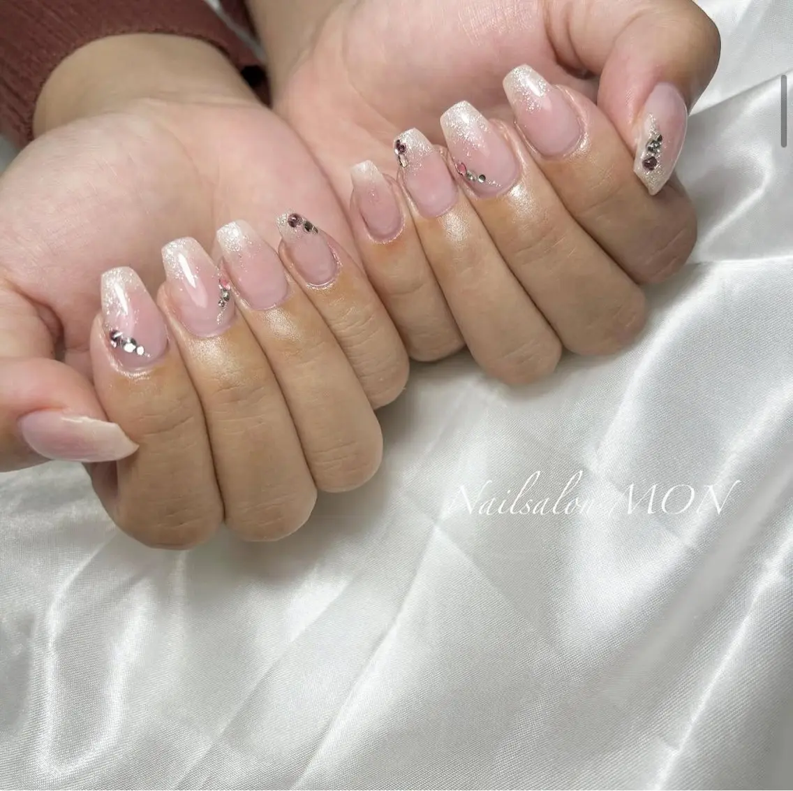 ネイル ストーンネイル ハンドネイル Nailsalon MONのネイルデザイン
