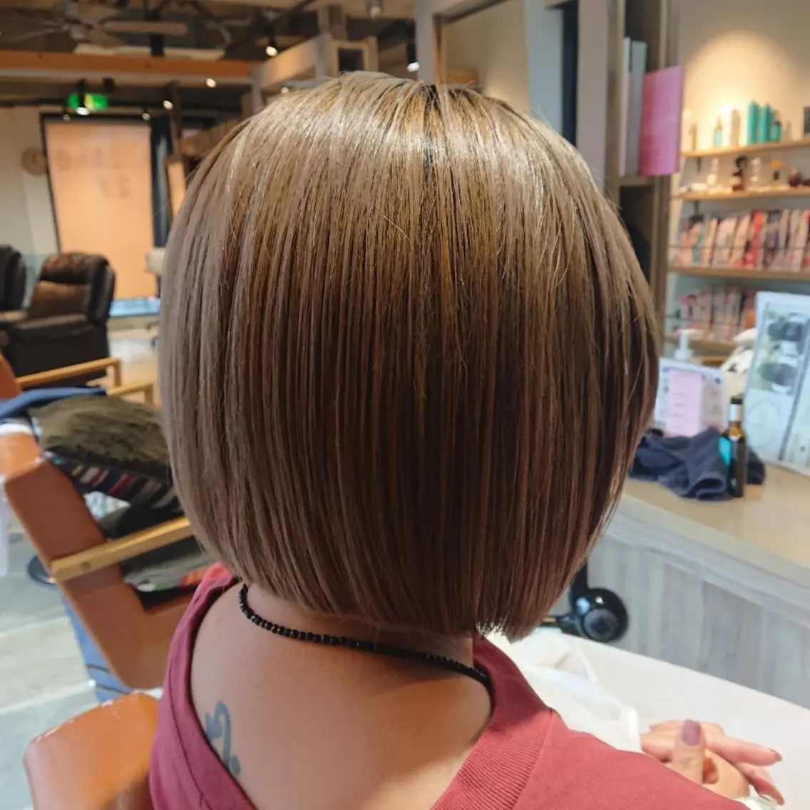 ミディアム ボブ カット ヘアカラー トリートメント alushe 岡 陽子のヘアスタイル