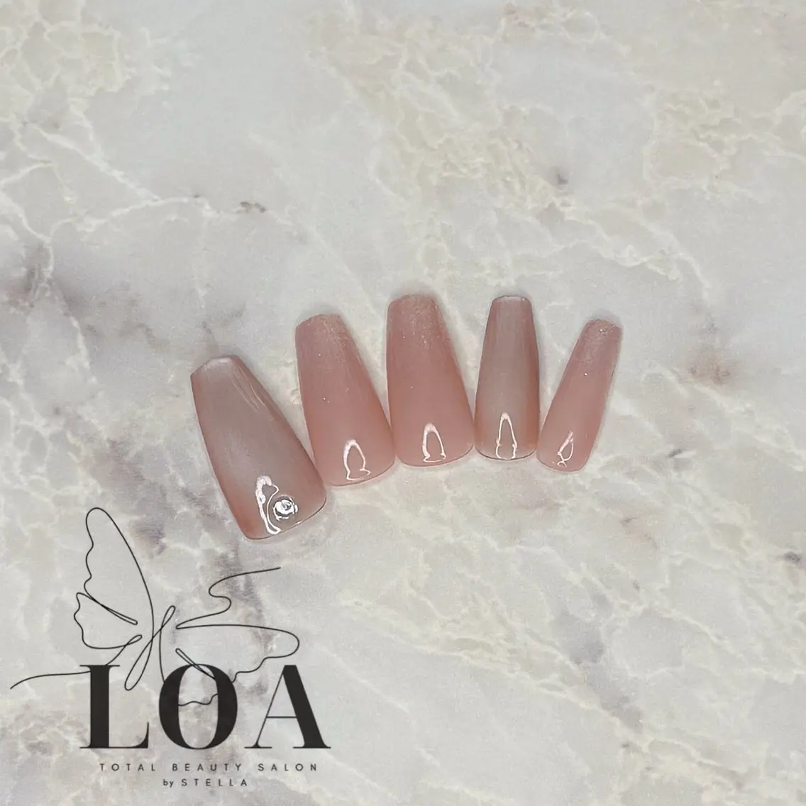 ネイル ハンドネイル LOA🦋 yuraのネイルデザイン