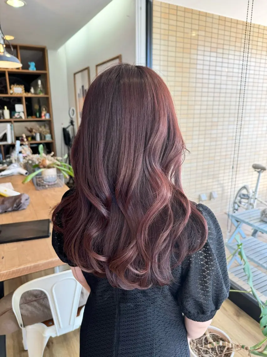 ロング カラー ピンクカラー ヘアカラー トリートメント ツキダテ ユイのヘアスタイル