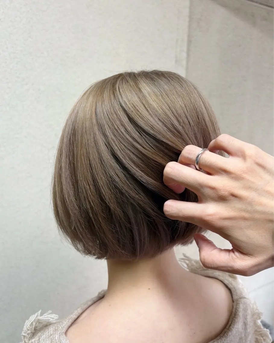 カラー ショートボブ ブリーチ ケアブリーチ 透明感カラー グレージュ カット ヘアカラー 高橋 佑のヘアスタイル