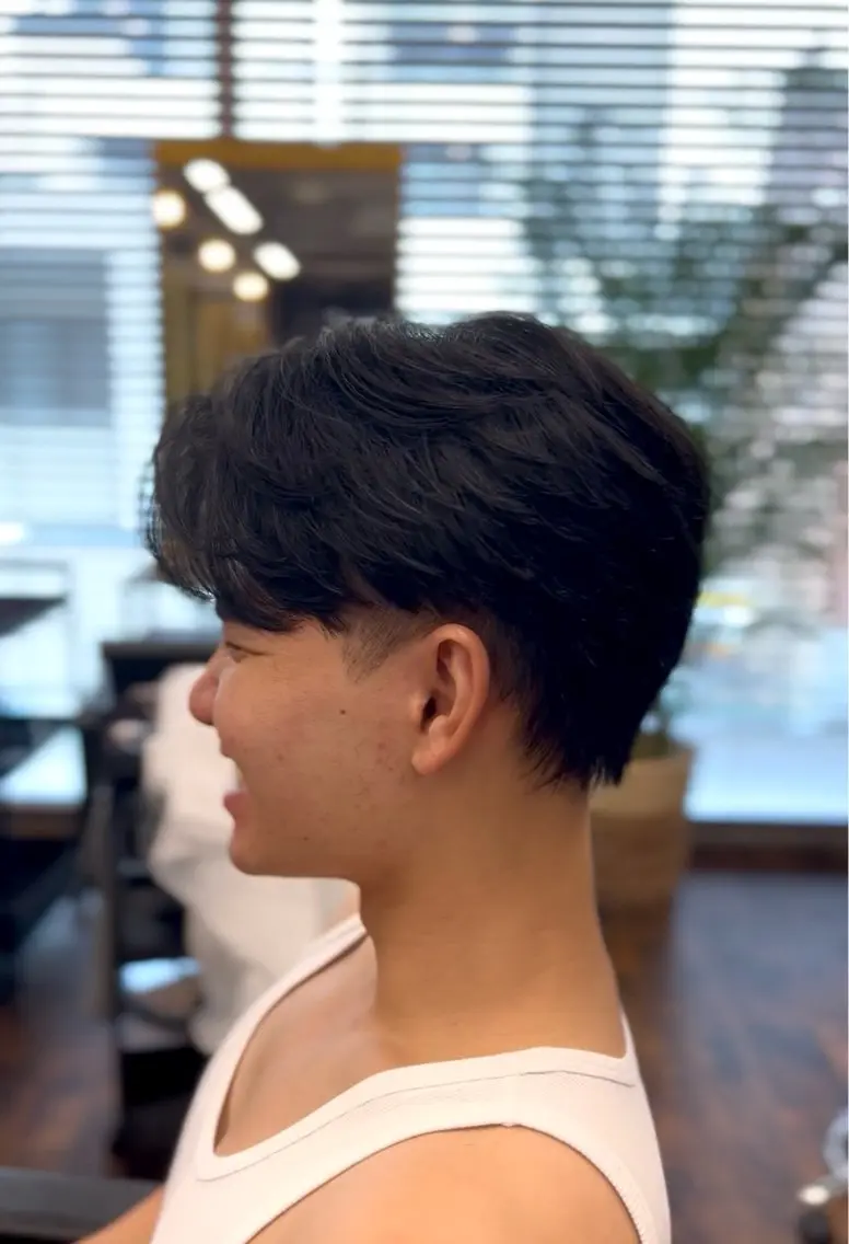 メンズ センターパート メンズ韓国風 カット BUZZ FLOW 甲田大輝のヘアスタイル