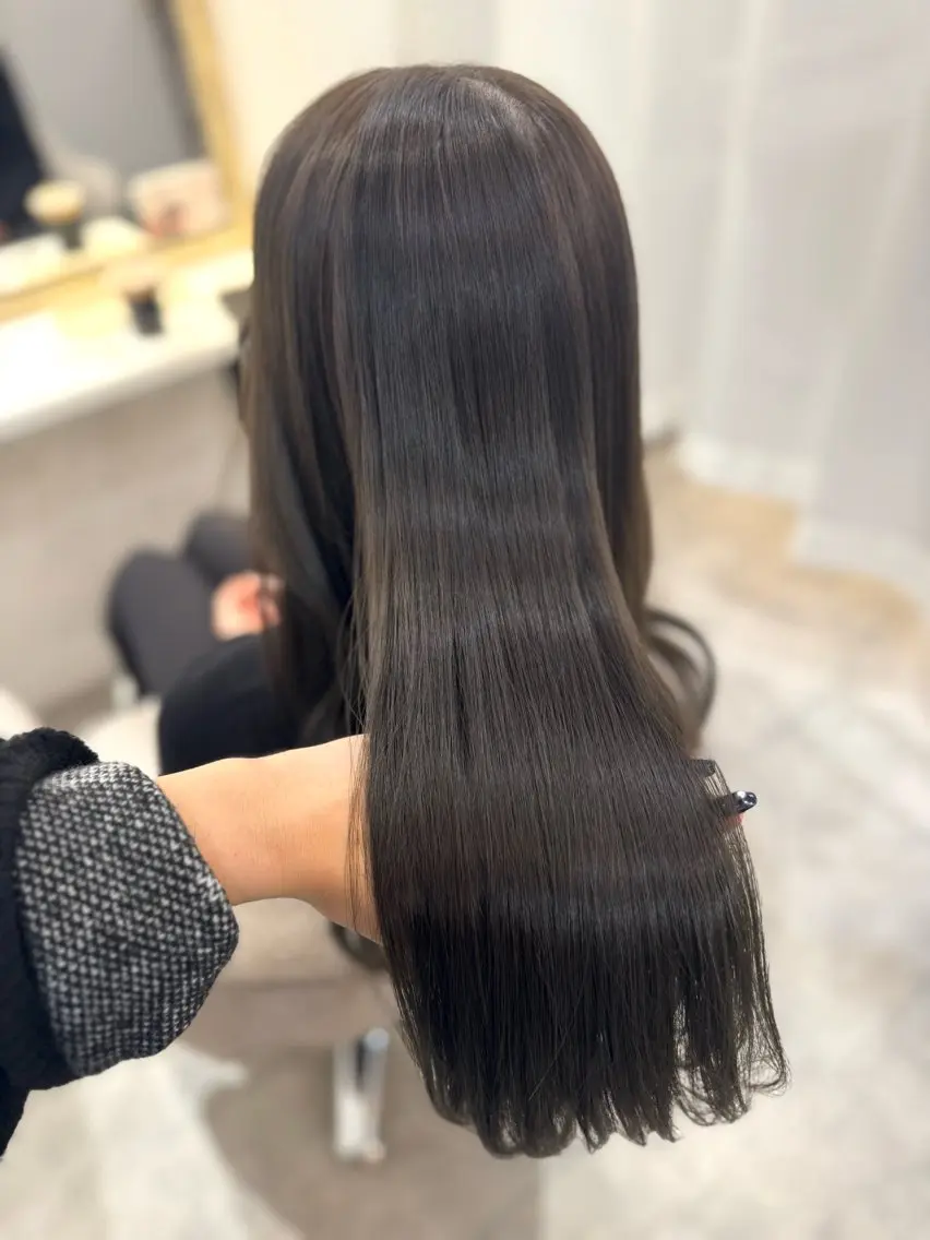 ロング カラー アッシュ アッシュブラウン ベージュカラー 黒髪 ブリーチ カット ヘアカラー トリートメント 赤み無し柔らかカラー 【梅田】madokaのヘアスタイル