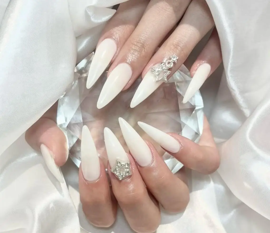 🎀今月限定価格🎀【HAND】オフなし⭐️チップ長さ出し10本＋ワンカラーorラメグラの写真