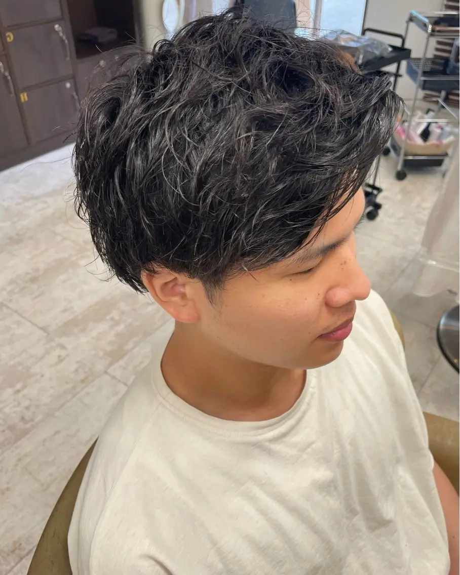 ショート パーマ メンズ メンズパーマ スパイラルパーマ カット パーマ 山下 亮介のヘアスタイル